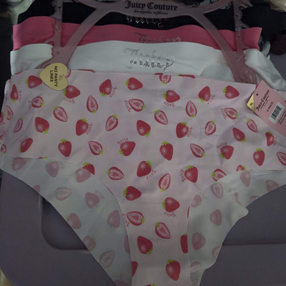 Juicy Couture Pink & White Strawberry Print Seamless Panties